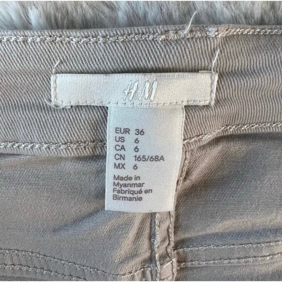 H&M Women's Khaki Shorts with Rolled Cuffs Size 6 - Picture 2 of 4